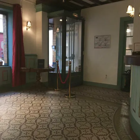 The Old Ravel Centre 2*