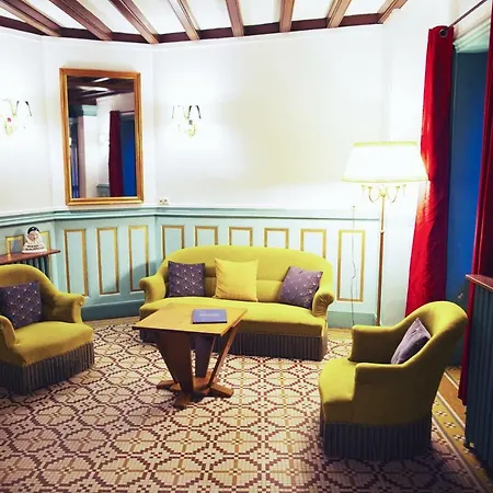 The Old Ravel Centre 2*