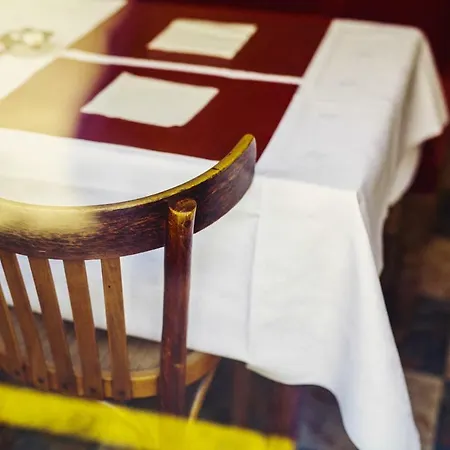 The Old Ravel Centre Hotel