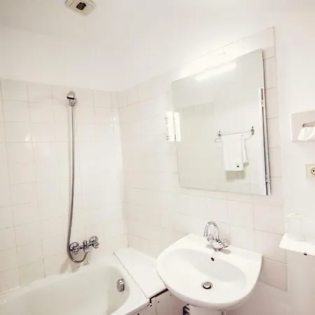 The Old Ravel Centre 2* Clermont-Ferrand