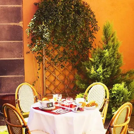 The Old Ravel Centre Hotel 2*