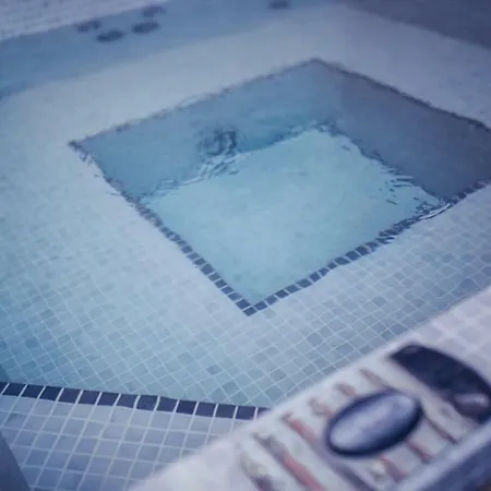 The Old Ravel Centre Hotell