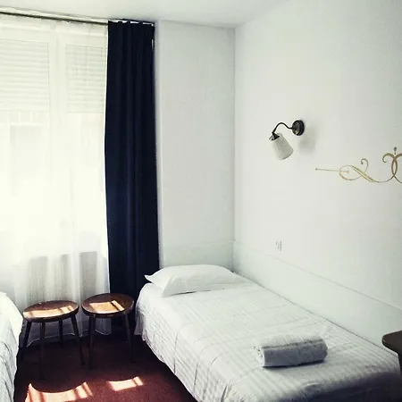 The Old Ravel Centre Hotel 2*