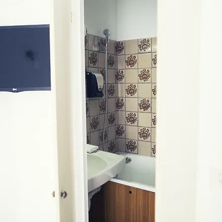 Hotel The Old Ravel Centre 2*