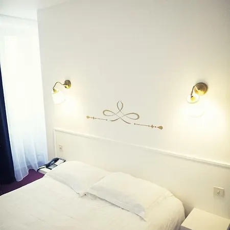 The Old Ravel Centre Hotel