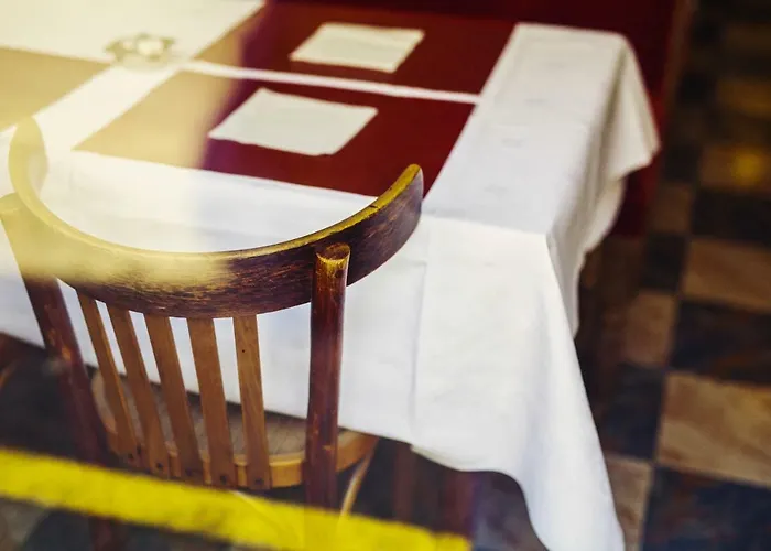 The Old Ravel Centre Hotell