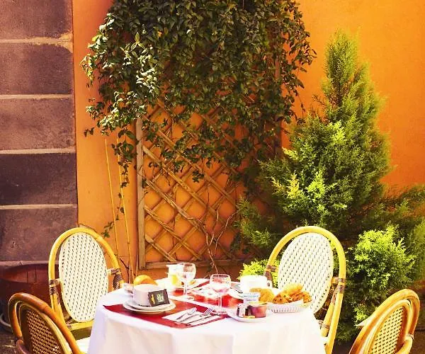 The Old Ravel Centre Hotell 2*