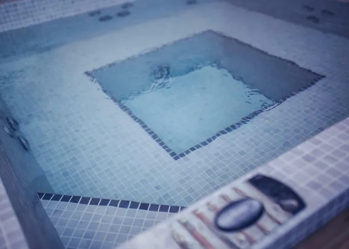 The Old Ravel Centre Hotell