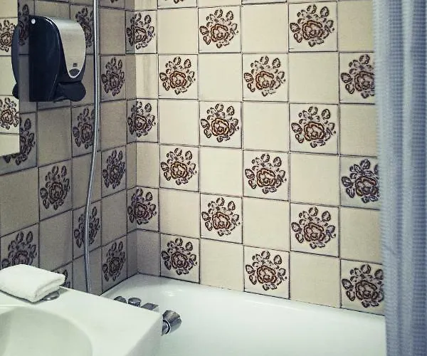 The Old Ravel Centre 2*