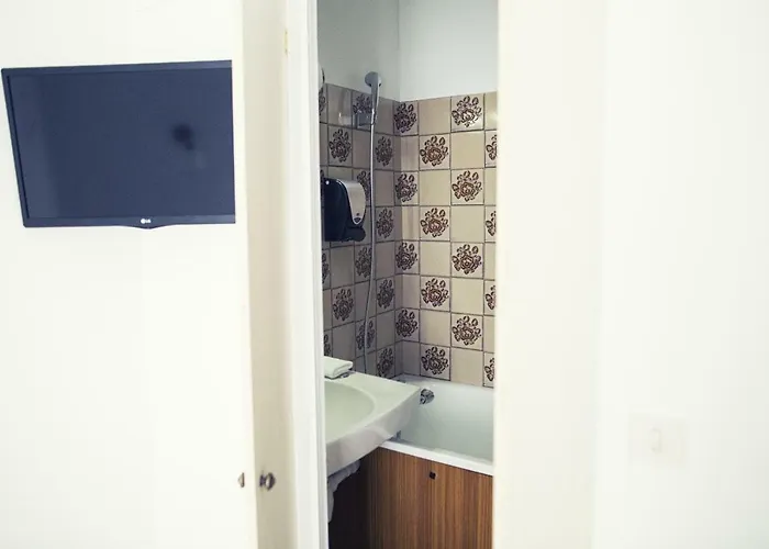 Hotell The Old Ravel Centre 2*