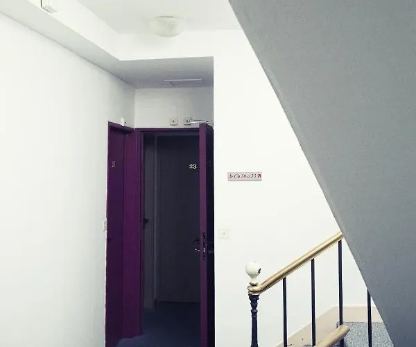 The Old Ravel Centre Hotell 2*